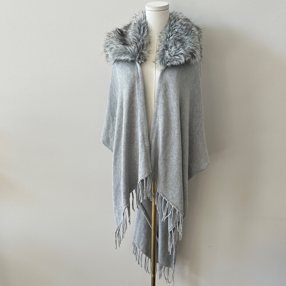 Gray Faux Fur Collar Shawl Wrap Fringe Hem Relaxed Cozy‎ Mobwife Lagenlook OS